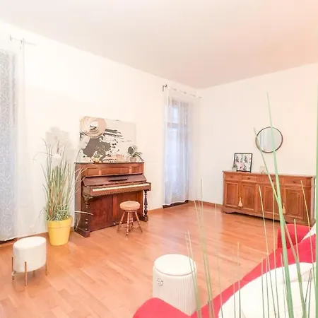 Piazza Erbe 2 Bedrooms - 3 Bathrooms *